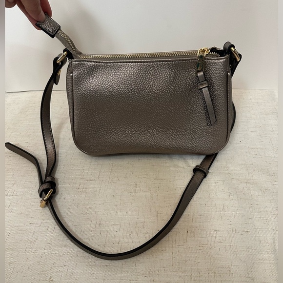 Compact Gray Crossbody Bag with Gold Accents 🤍🤍 - Picture 9 of 12